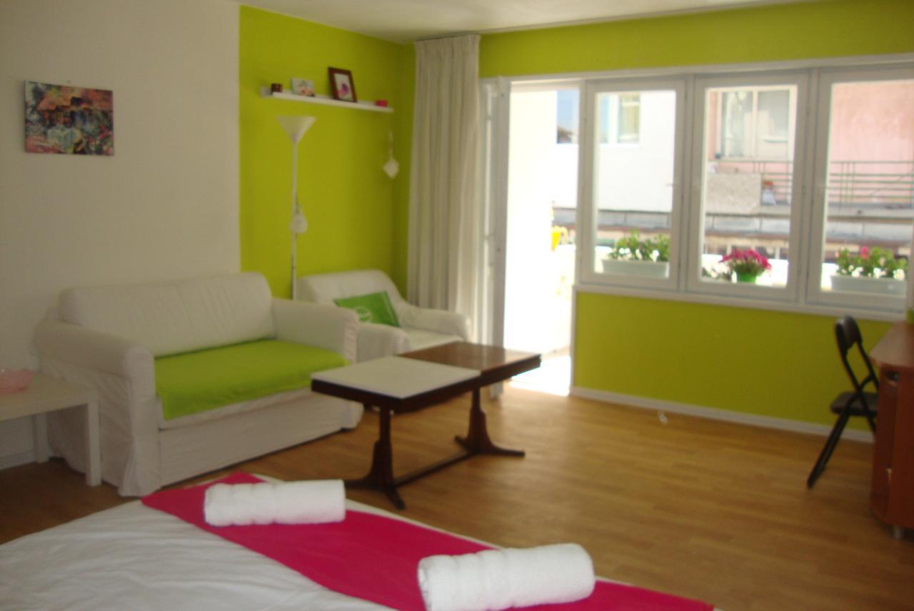 Guest Rooms Colours Kazanlŭk Exteriör bild
