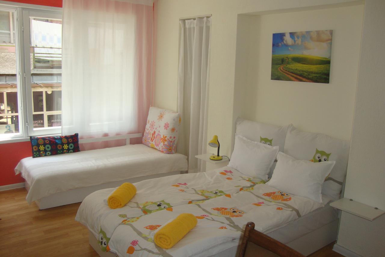Guest Rooms Colours Kazanlŭk Exteriör bild