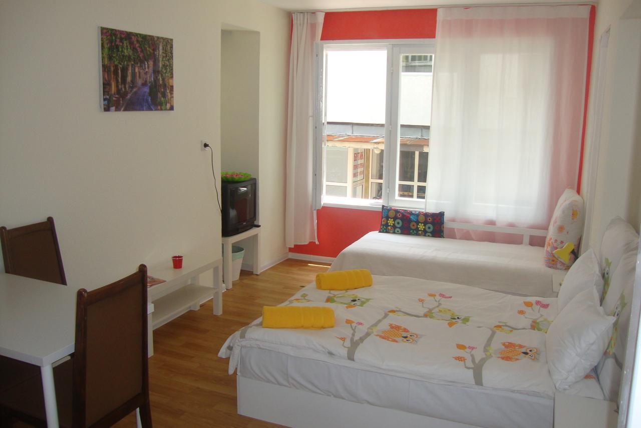 Guest Rooms Colours Kazanlŭk Exteriör bild